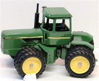 Ertl JD 8650 New Orleans Collector Edition 4wd