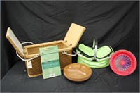 Wicker Picinic Basket W/ Plates/Collapsible Basket