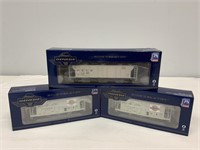 Three Genesis HO Scale Rail Cars