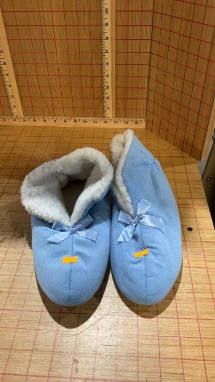 Size 9 1/2 - 10 1/2 slippers