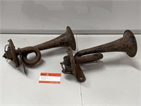2 x Automotive Horns