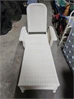 Adjustable Wicker Chaise Lounge Chair