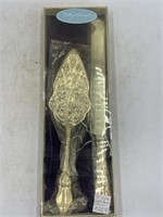 Cathy’’s concepts embossed cake server set