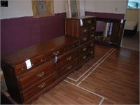2 piece wood bedroom set, w/ chest of drawers