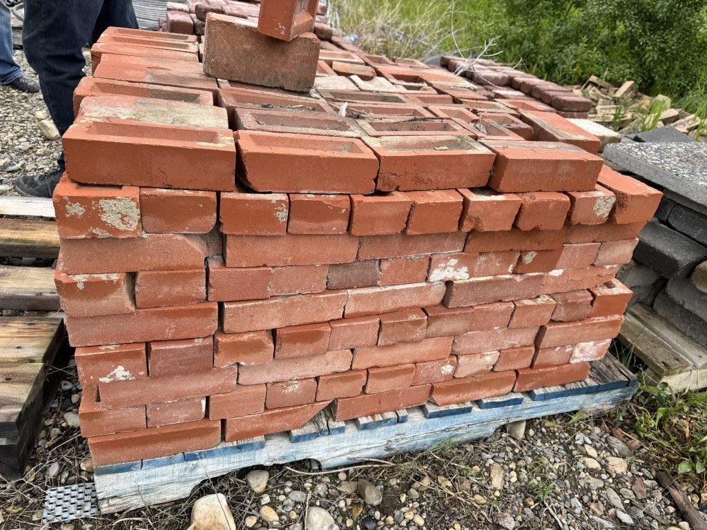 Pallet of Red Bricks "1XL"