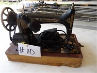 Singer sewing machine in carrying case