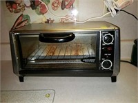 Black & Decker Toast-R-Oven in working condition
