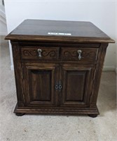 VITNAGE ETHAN ALLEN CABINET STYLE SIDE TABLE