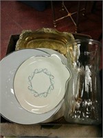 Assorted platters/vase/bowl