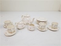 Kid's Tea Set, Serves 4, 17 Pieces