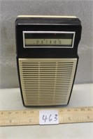 COOL VINTAGE PORTABLE RADIO