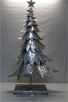 NICE MODERN METAL TREE DECOR