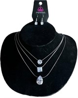 NEW Paparazzi Lustrous Layers Necklace Set