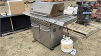 PROPANE/NATURAL GAS BBQ, IN WORKING ORDER