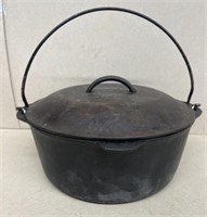 Cast iron bean pot with lid
