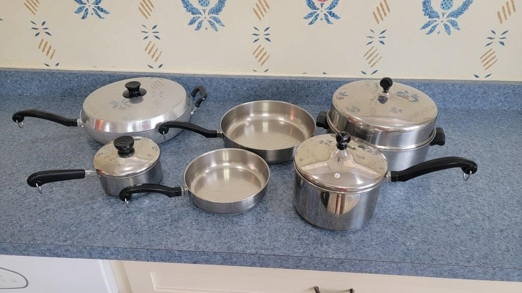 Farberware pots and pan set