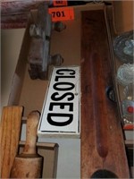 WOOD LEVEL, DOUBLE SIDED CLOSED SIGN WOOD PLANE