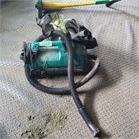 G611 Hoover vac and attachments