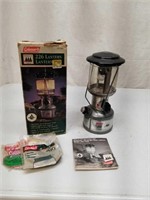 1993Coleman 228 Lantern w Box