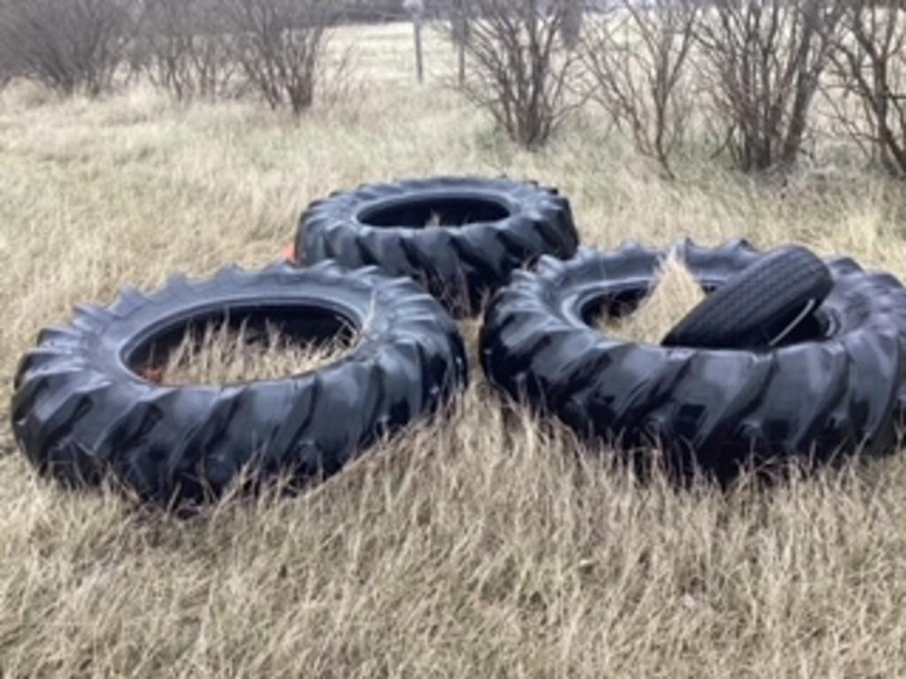 Tractor tire feeders.