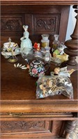 QTY OF ANTIQUE COLLECTABLE PIECES INCLUDES: