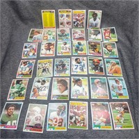 34 1981 Topps football cards