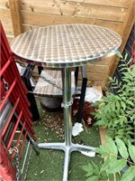 24" OUTDOOR PATIO TABLE - FOLDABLE TOP *BID/TABLE