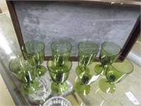 Steuben 8 lg green 4" stemware glasses