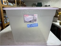 Sterilite 58 quart tub with lid