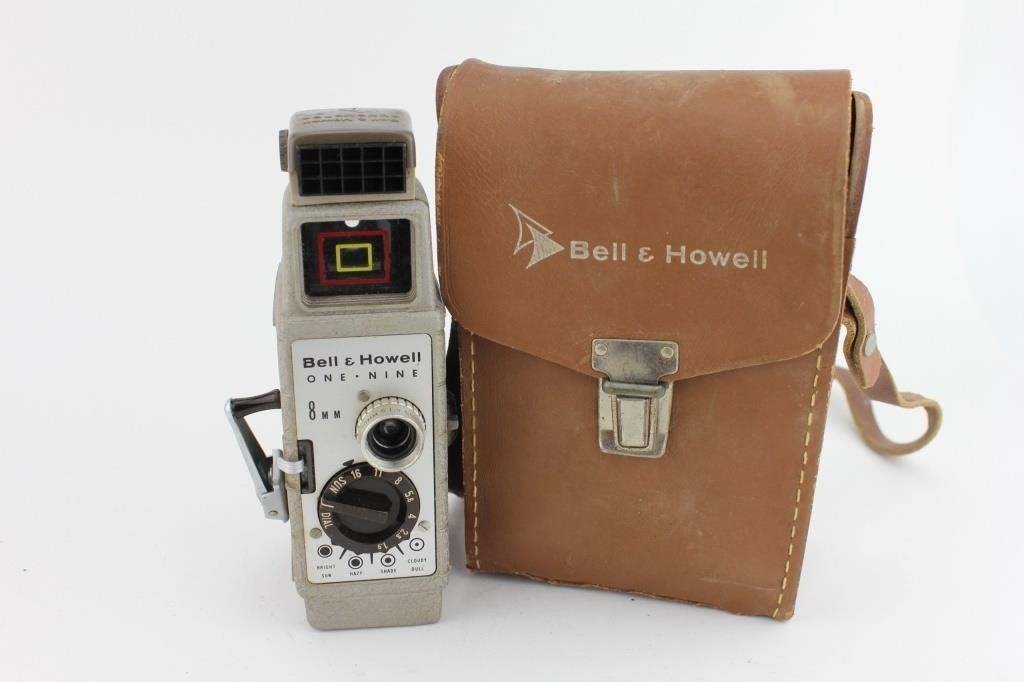 BELL & HOWELL ONE-NINE 8 MM CINE CAMERA