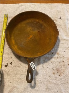 Lodge cast iron skillet with heat ring