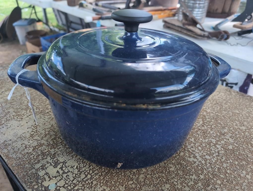 Enamel coated iron pot w lid