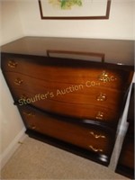 Matching chest of drawers. 5 dove tailed drawers,