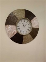 Very nice large clock- does work