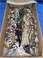 Flat lot: Nice necklaces #2