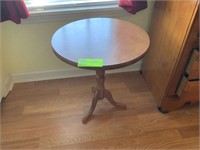 round side table 20"r x 22"t