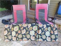 2 Outdoor lounge chairs (show wear) & 1 cushion