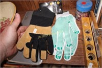 WORK GLOVES