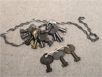 12 Lock Keys with Chain