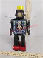 Vintage metal Robot made in Japan - See VIDEO!!!