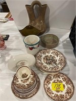 PARTIAL SET OF ALFRED MEAKIN CHINA, DÉCOR