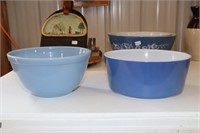 2 Pyrex  1 1/2 Quart Blue Bowls