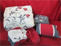 Queen Comforter: 2 Pillow Shams, 2 Accent Pillows