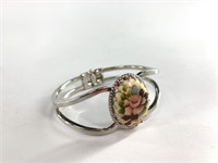 Hinged bracelet with painted centerpiece