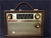 Vintage Arvin portable radio