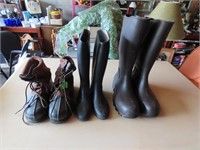 Snow & rubber boots(3)pairs.