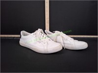 Nautica White w/ Black Shoes, Size 8