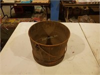706 Cast Iron Pot Bucket W/ Bail Handle & Stand