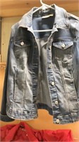 CHICOS WOMEN DENIM JACKET SIZE 1