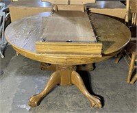 (D) Vintage Oak Round Dining Table with Clawed